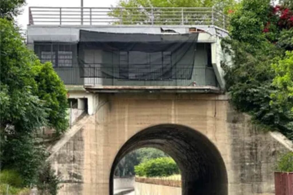 This Bizarre House, Built In The Middle Of A Bridge, Up For Sale At Rs 2 Crore