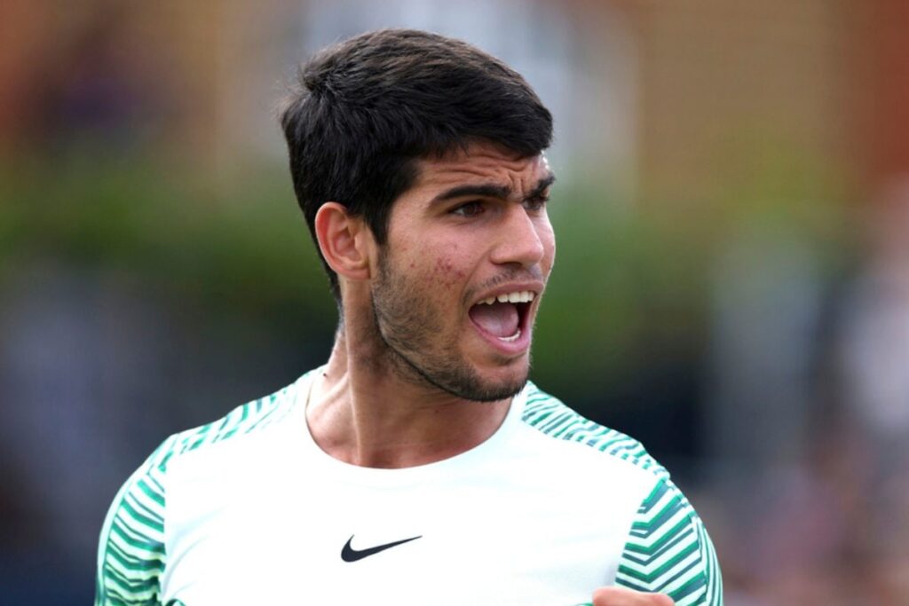 Carlos Alcaraz Reaches Maiden Quarterfinal on Grass at Queen's Club