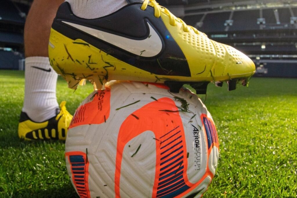 WATCH: Toddler Runs Off With Corner Flag During Women's Football Game Between Cork City and DLR Waves