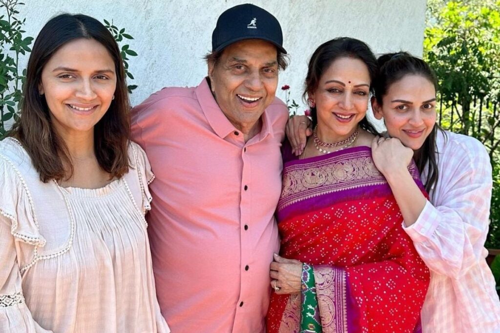 Dharmendra Apologises To Hema Malini, Esha After Karan Deol's Wedding: 'I Could've Spoken To You...'
