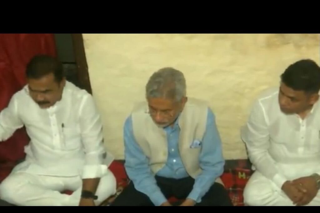 WATCH | EAM Jaishankar Enjoys Breakfast at Dalit Booth President's Residence in UP's Varanasi