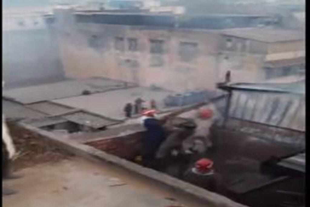 Fire Breaks Out at Furniture Factory in Delhi's Kirti Nagar; 20 Tenders Reach Spot