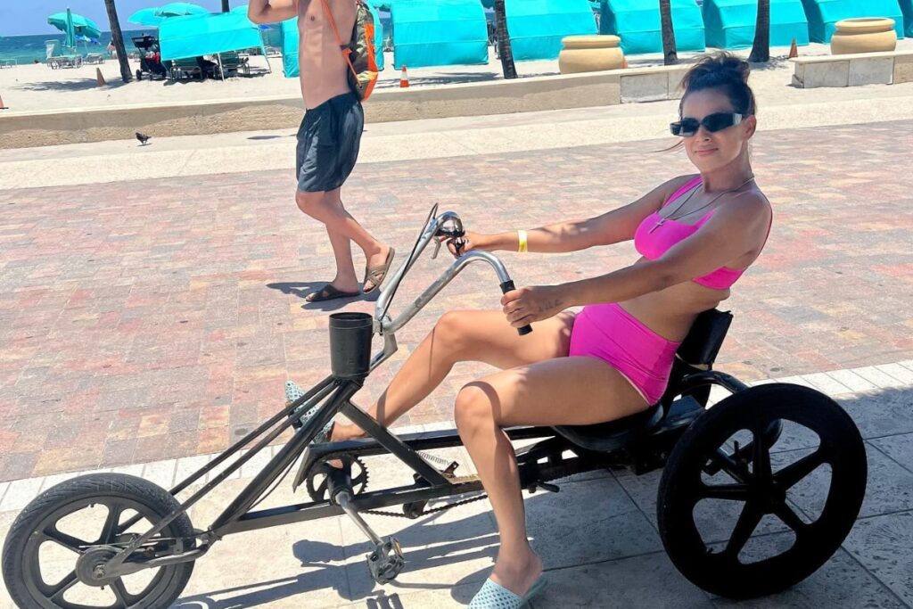 Nia Sharma Is Chilling Like A Villain With Her Mom On Miami Beaches