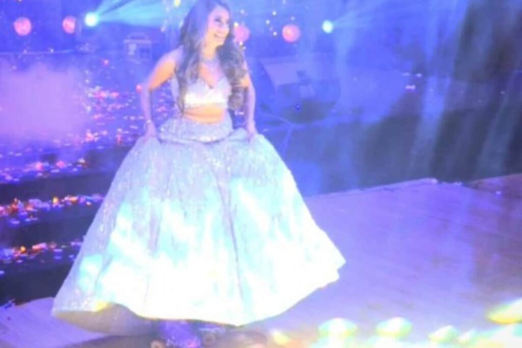 Bride On Skates Steals The Show With Her Spectacular Wedding Dance