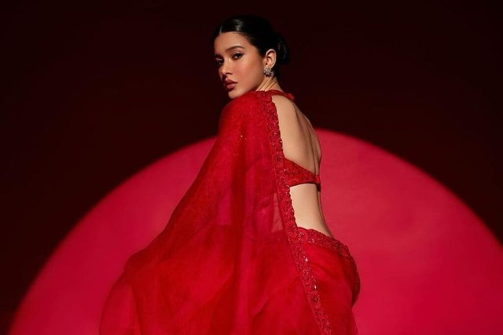 Shanaya Kapoor Screams Charm in THIS Classic Red Saree by Designer Manish Malhotra; See Photos