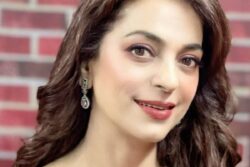 Juhi Chawla's Scene From 'PBDHH' Resurfaces As Reporter's Hilarious Skit on Cyclone Biparjoy Goes Viral