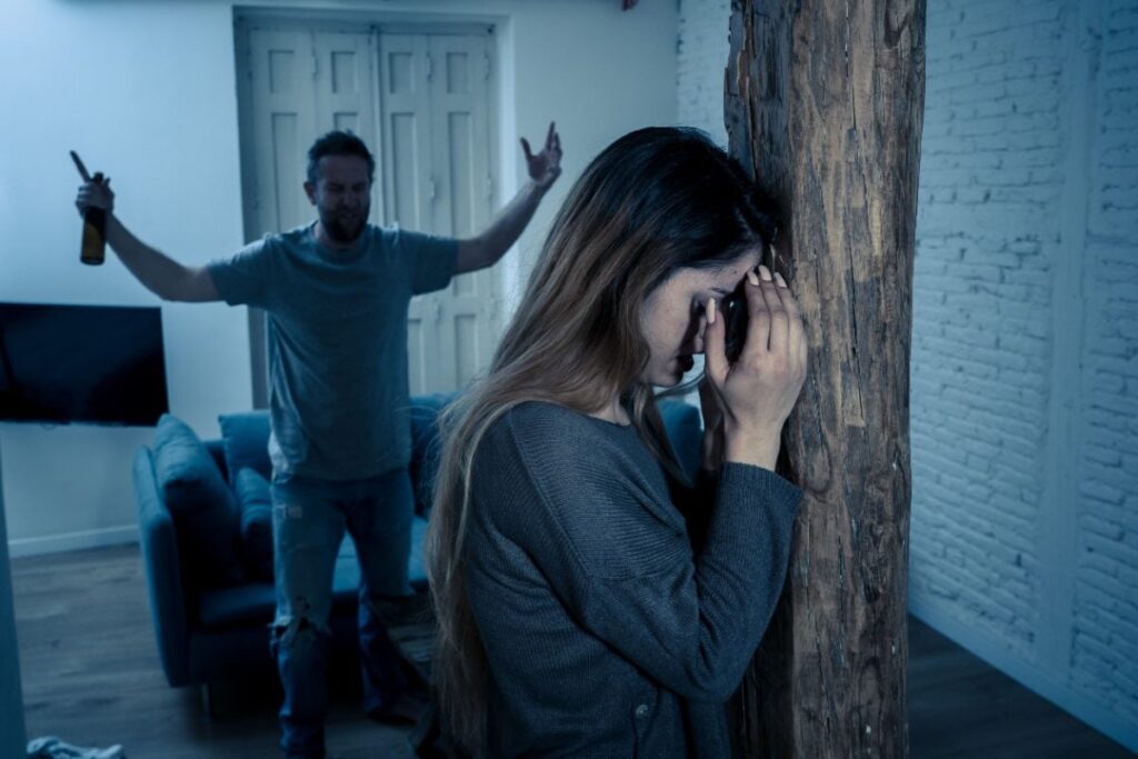 Identifying 7 Warning Signs of Emotional Manipulation to Safeguard Your Well-Being in Relationships