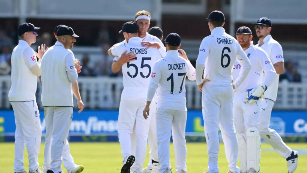 One-off Test, Day 1: Duckett strengthens England's grip after Broad fifer