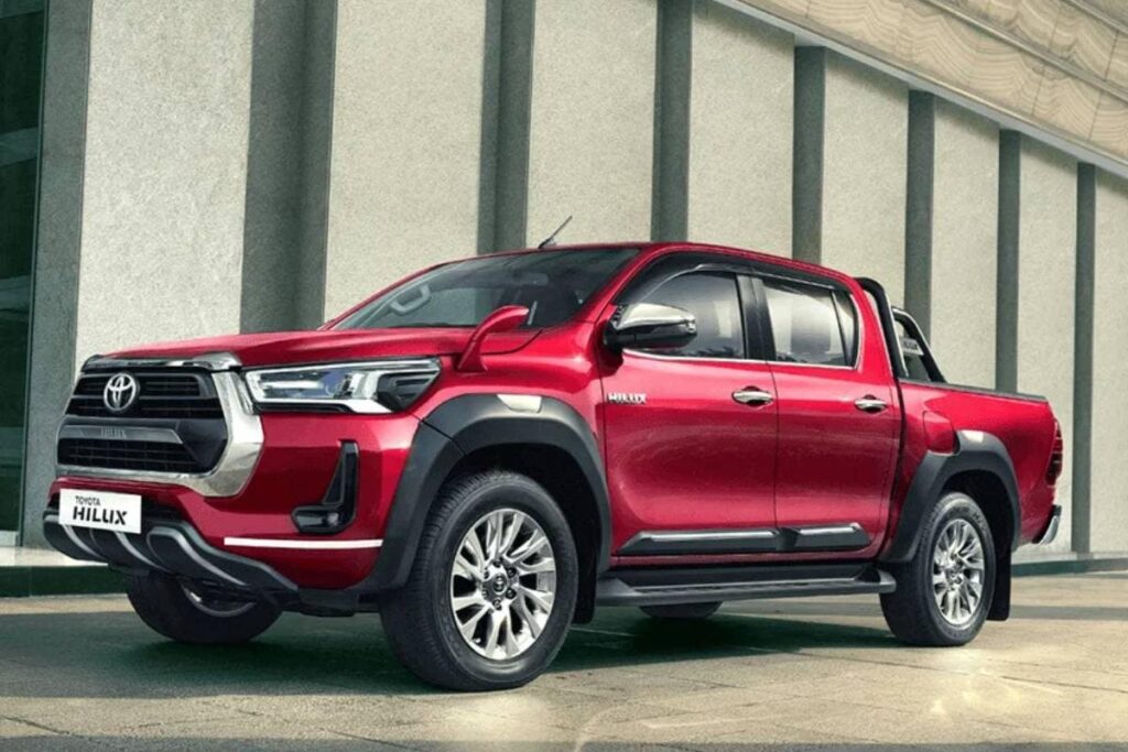Toyota Hilux Pick-up Available at Discounts Ranging Between 6-8 Lakh, Details Inside