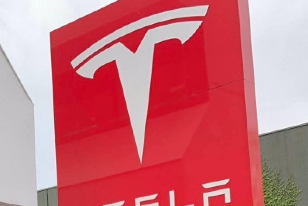 Tesla's Market Value Soars as Stock Rally Adds USD 200 Billion in 13 Days