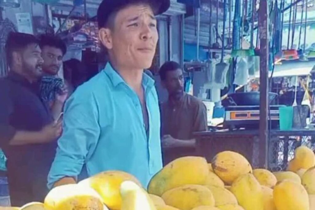 Pakistani Street Vendor Gives Mango Twist To Shakira's Waka Waka