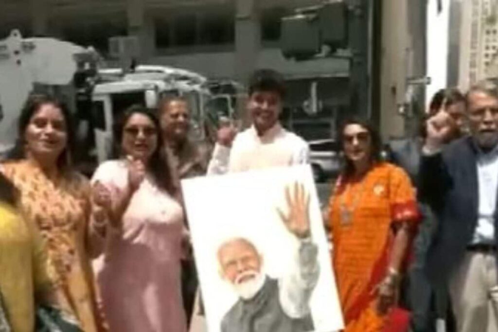 PM Modi Lands in New York to Resounding 'Modi, Modi' Chants by Indian Diaspora | WATCH