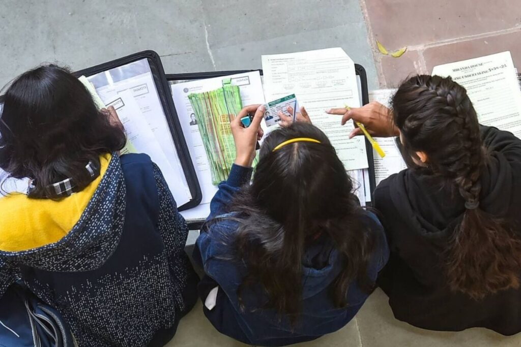 No Chapter on Savarkar, Hedgewar: Karnataka Govt Orders Revision in Content of Class 6, 10 Textbooks