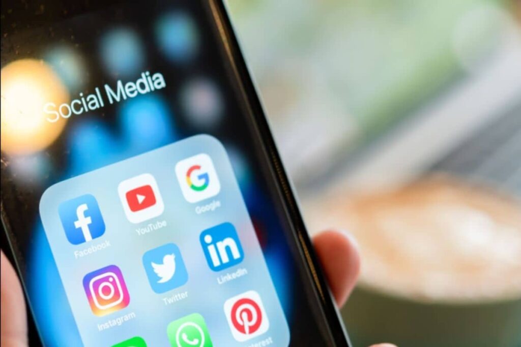 BuzzFix | Rise of 'Deinfluencers' in Influencer Era: All You Need to Know About Social Media Trend