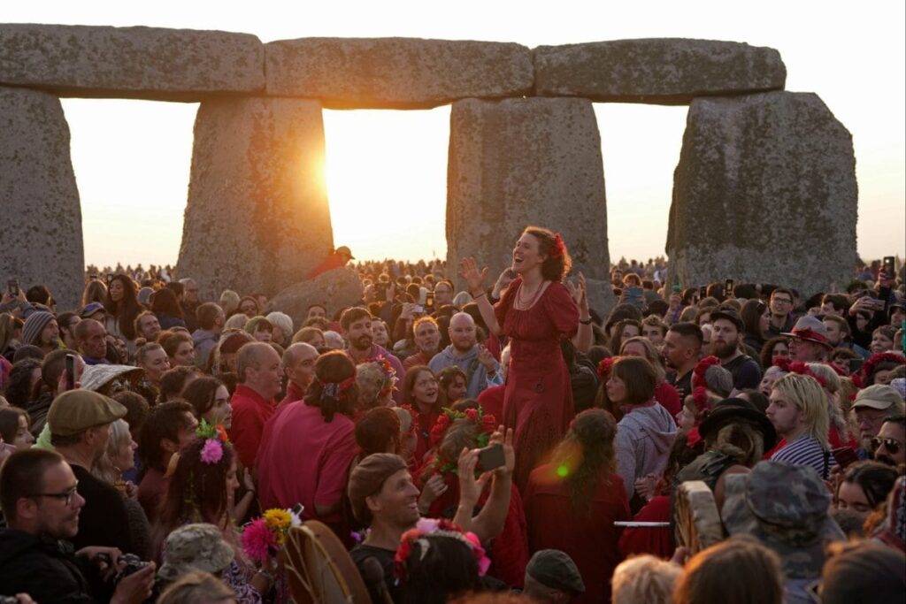 Pagans, Druids and Curious People Rush to Stonehenge on Summer Solstice