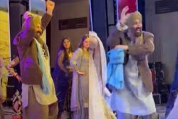 Sunny Deol Dances To Gadar's Main Nikla Gaddi Leke at Karan Deol's Sangeet, Video Goes Viral