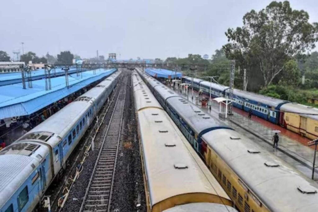 TMC to Launch Bengal Panchayat Poll Campaign Today, Sees Wooing Local Train Travellers as Ticket to Success