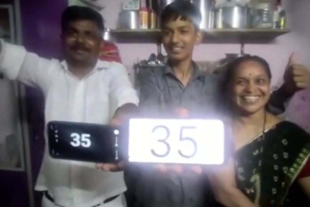Mumbai Family Celebrating Son's 35% in Class 10th Gets Applauded on the Internet