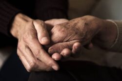 Man Earning Rs 1.5 Lakh per Month 'Glamourises' Responsibilities Over 'iPhone' in Viral Twitter Post