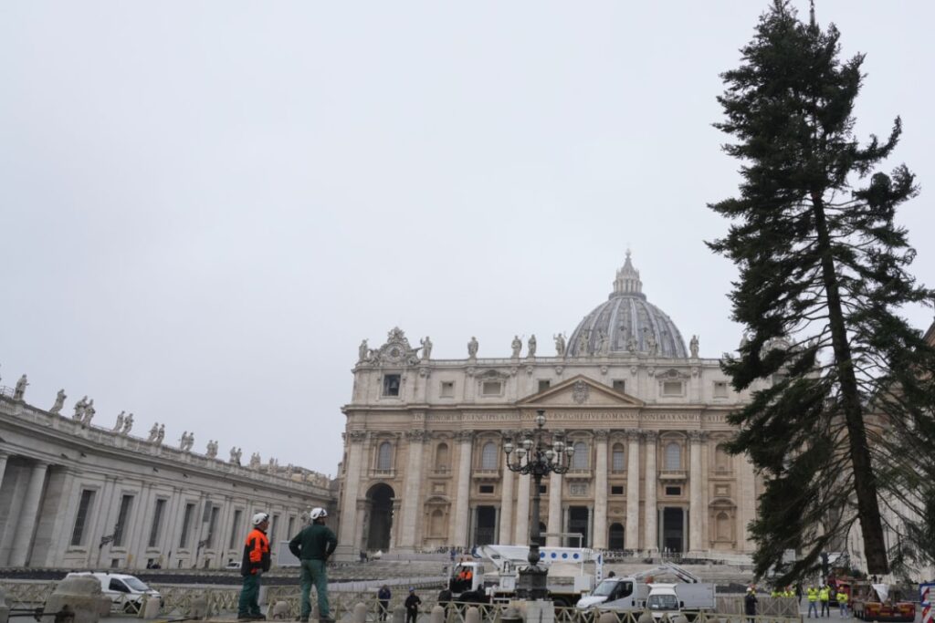 Kremlin 'Welcomes' Vatican Peace Efforts Over Ukraine