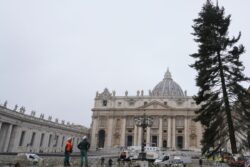 Kremlin 'Welcomes' Vatican Peace Efforts Over Ukraine