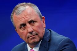 Boss of UK Audit Giant Ernst & Young to Retire Next Year