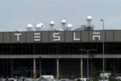 French President Macron and Elon Musk to Hold Tesla Investment Talks in Paris