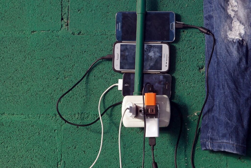 Majority of Consumers Support Move to Standardise Charging Cables Across Mobile Phones, Other Devices