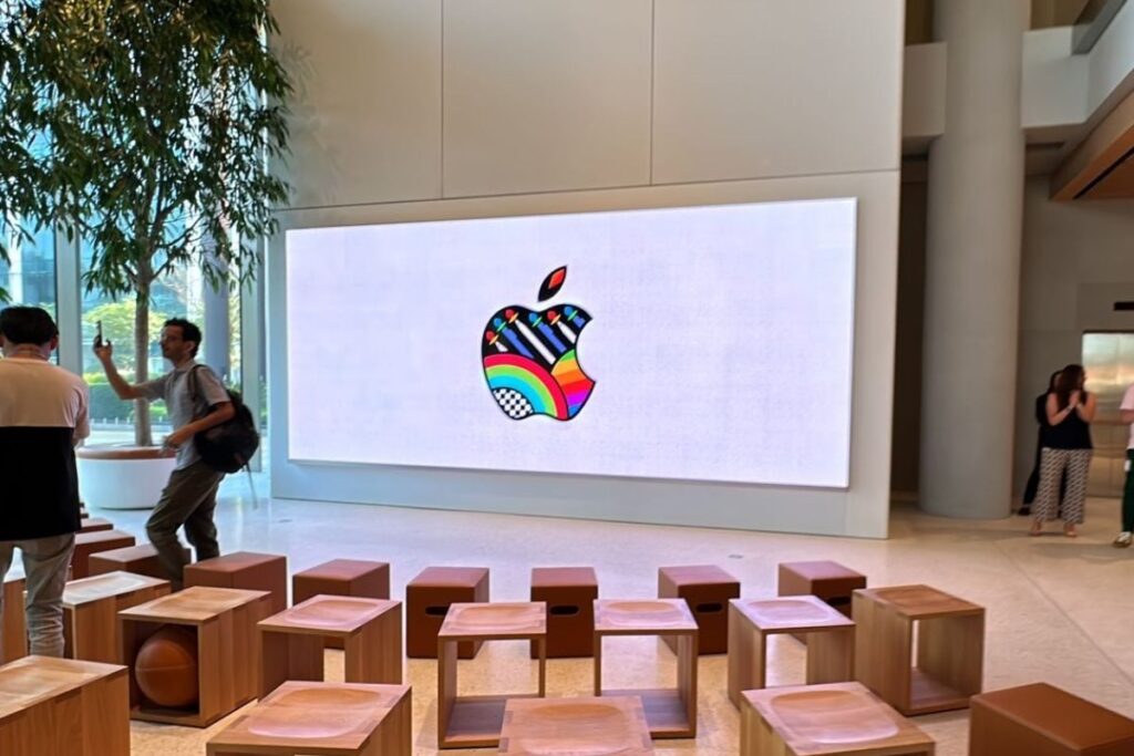 Apple looks to launch its credit card in India, taps HDFC Bank for partnership