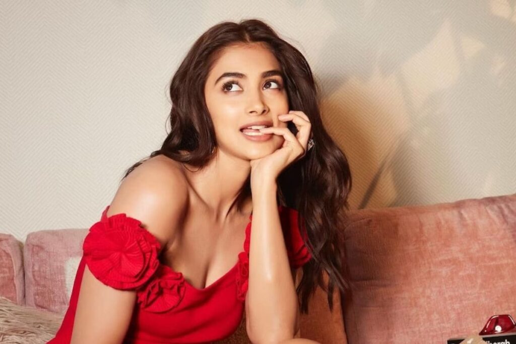 We Can’t Get Over Pooja Hegde’s 'Sunday' Selfie, Check It Out