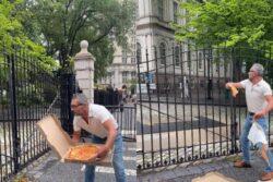 "Give Us Pizza or Give Us Death": Angry New Yorker Protests New Law Against Coal-Powered Pizzerias