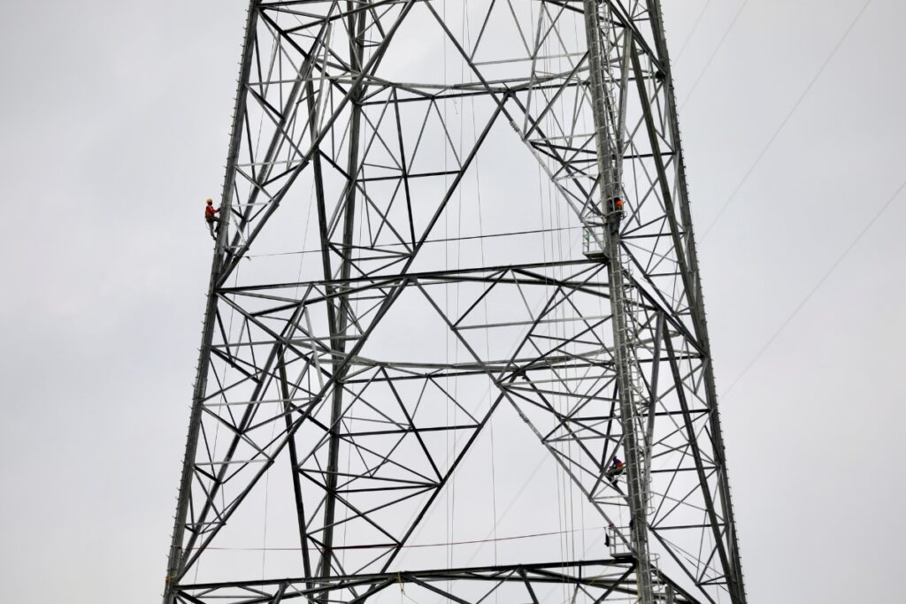 Power Shock: 94% UP Households Saw Daily Outages in June, 74% for Over 2 Hrs, Finds Survey