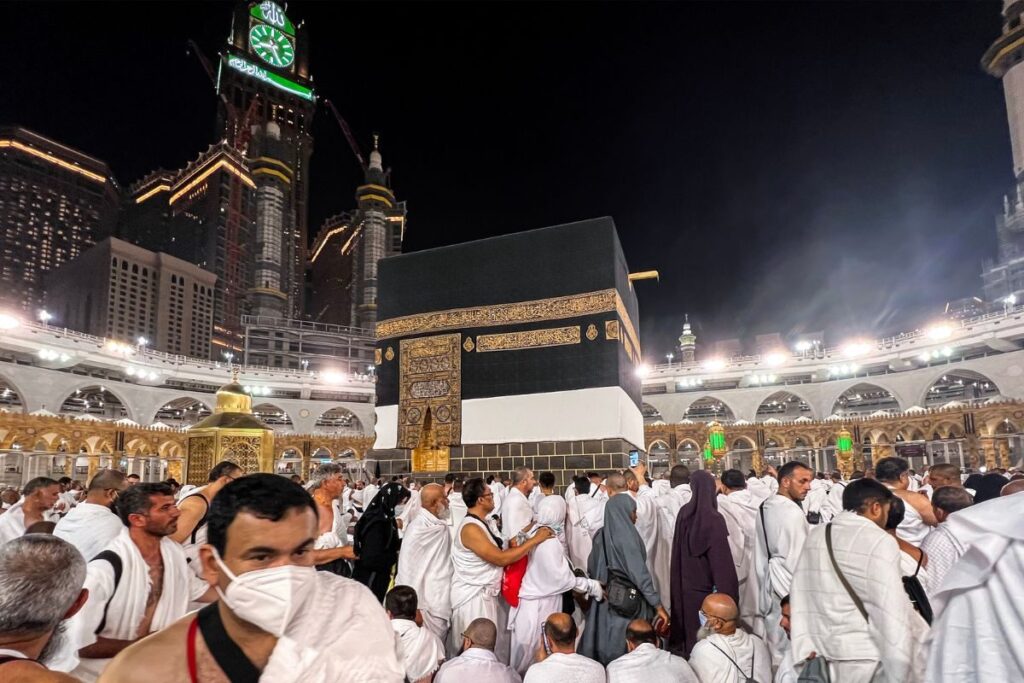 Huge Crowds Circle Kaaba as Hajj Begins in Saudi Arabia; 2 Million Worshippers Expected