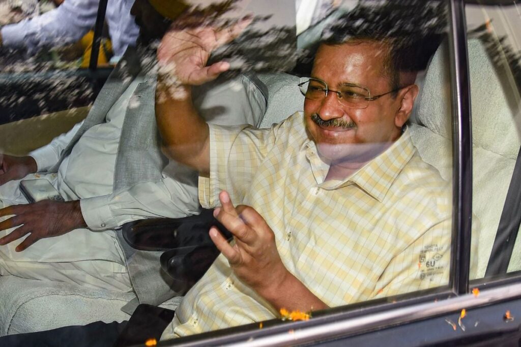 ‘Silence Raises Suspicion…’: Amid Opposition Meet, AAP & Cong in War of Words Over Delhi Ordinance