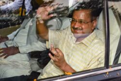 ‘Silence Raises Suspicion…’: Amid Opposition Meet, AAP & Cong in War of Words Over Delhi Ordinance