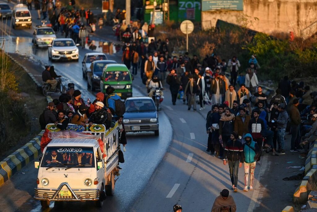 7 killed, 42 Injured After Two Buses Collide in Pakistan's Sindh