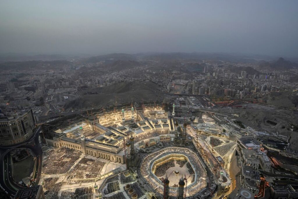 What is it Like Living in Mecca? For Residents, Islam's Holiest Sites are Simply Home