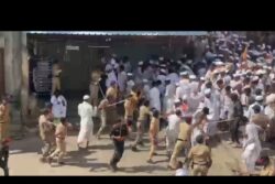 'This Has Never Happened': Oppn Demands Probe Into Police 'Lathi-charge' on Warkaris in Maharashtra