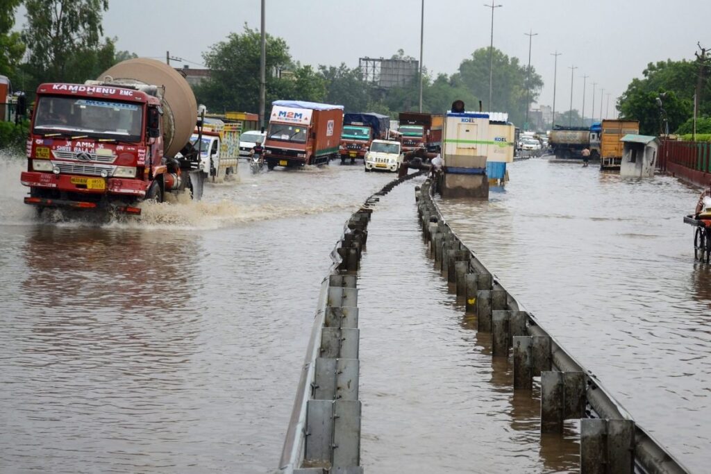 Weather News LIVE: Flash Floods in Himachal, 2 Dead as Rain Lashes Uttarakhand; Heavy Showers Likely in Mumbai Today