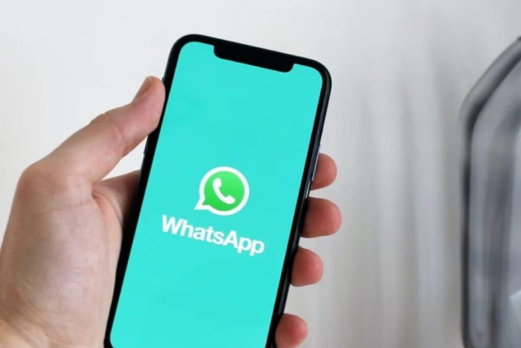 Desi Woman Chats With WhatsApp Scammer, Hilarious Conversation Goes Viral
