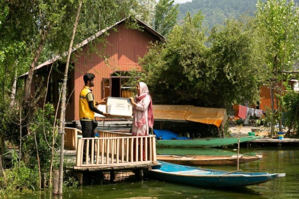 Amazon Launches First-ever Floating Store on Srinagar's Dal Lake, Pic Goes Viral