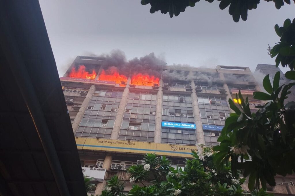 Delhi: Fire Breaks Out At DCM Building in Connaught Place; 10 Tenders Rushed to Spot