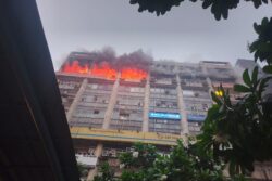 Delhi: Fire Breaks Out At DCM Building in Connaught Place; 10 Tenders Rushed to Spot