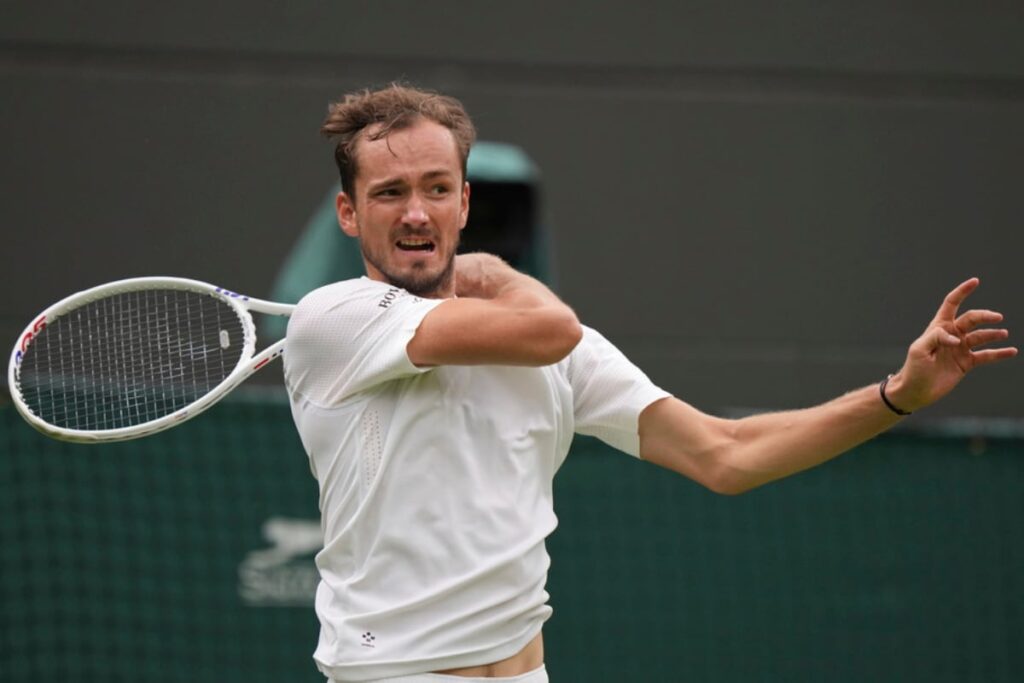 Wimbledon 2023: Daniil Medvedev Beats Out Marton Fucsovics to Reach Last 16