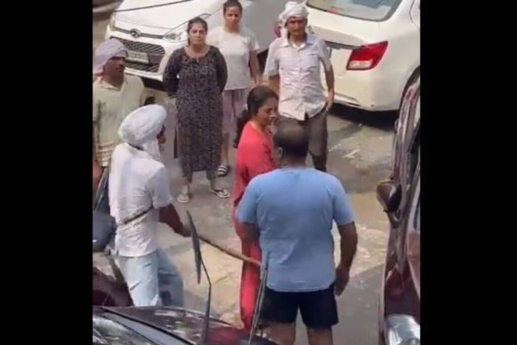 WATCH | Elderly Man Kicks, Thrashes Residents With Stick Over Parking Dispute in Delhi's Sant Nagar