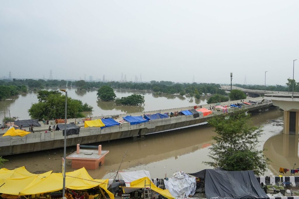 Delhi Flood News Latest Updates: City Gets Heavy Rain as Yamuna Remains Above 'Danger' Mark; Light Showers Likely Today
