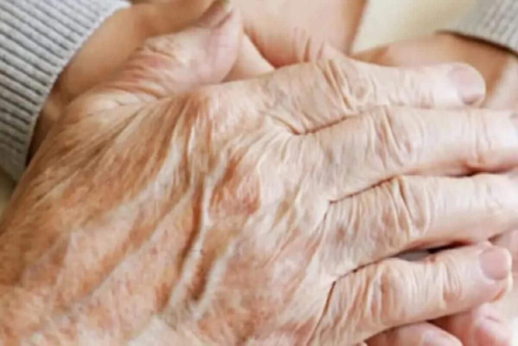 81-Year-Old Avid Learner Sets Example with 5th Master's Degree: A Remarkable Journey of Lifelong Learning