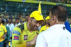 From Gavaskar Wanting MS Dhoni's Autograph to Fans Touching His Feet: 7 Videos Show Why CSK Captain is a 'Legend'