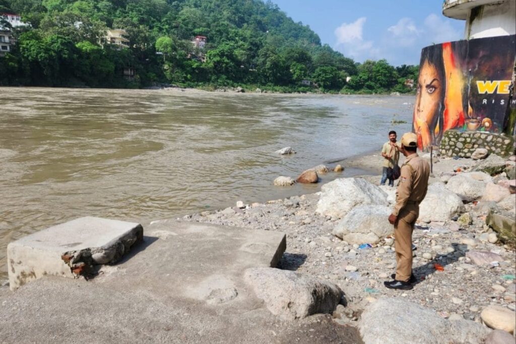 Incessant Rain Continues to Lash U'khand, CM Reaches Disaster Control Room