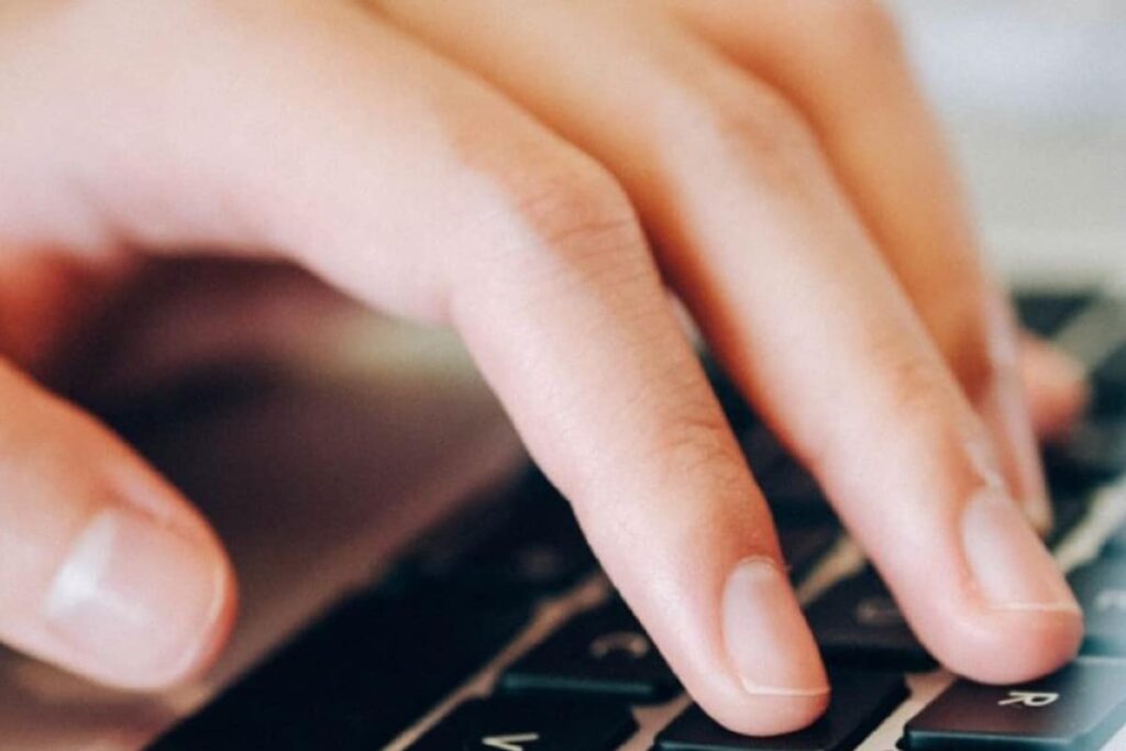 In Just 13 Seconds, Man Sets World Record With Lightning-Fast Typing Skills